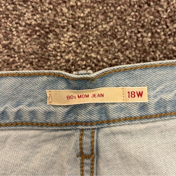 Levi's Women's 80s Mom Jeans Plus Size 18 W Light Blue Premium High Rise EUC - Picture 12 of 16